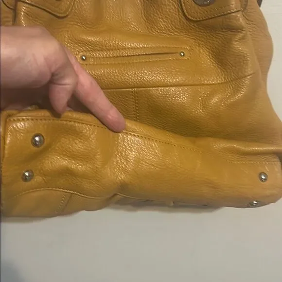 B makowski Elegant mustard yellow Leather Tote Bag - Picture 13 of 16